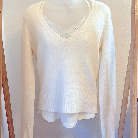 Express V-Neck Long Sleeve Sweater - Picture 3 of 7
